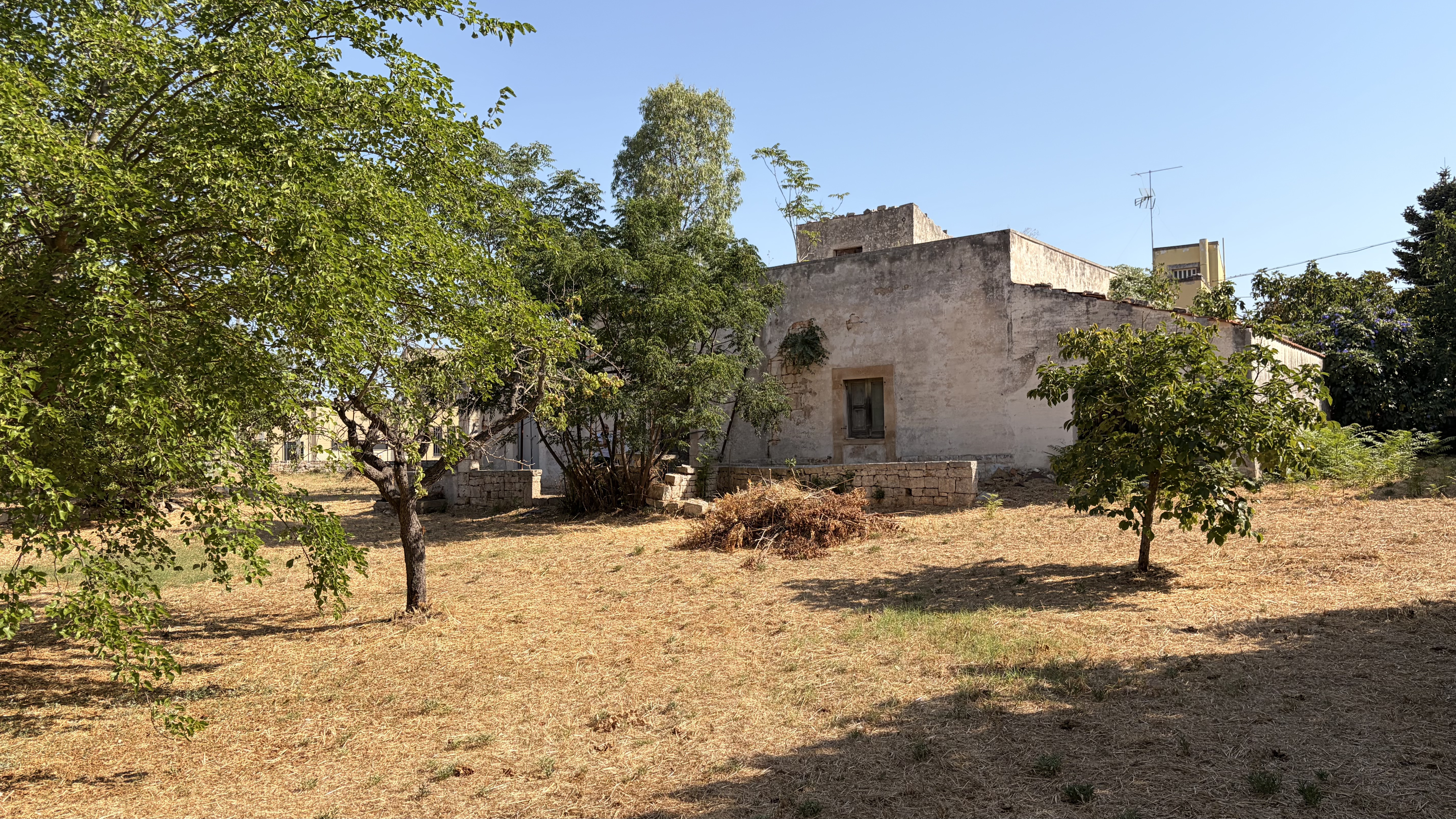Prossimit&agrave; del paese Fabbricato in Pietra con Terreno